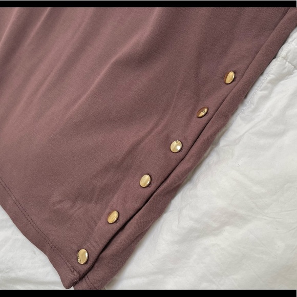 🍀Ashley Blue mauve stretch skirt with gold buttons - Picture 5 of 8